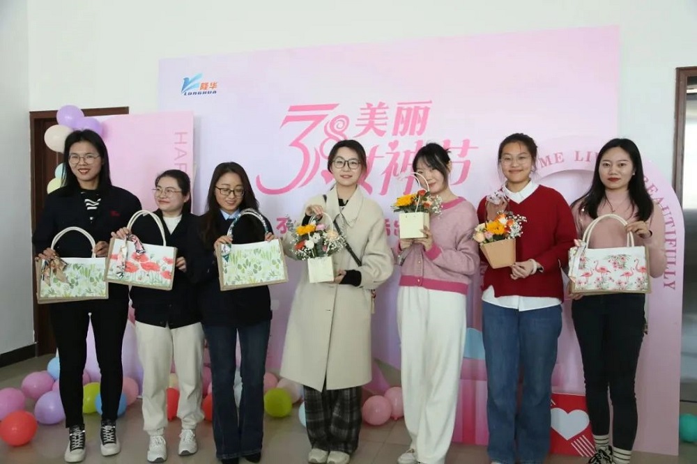 巧手女神，，，，，俏丽开放—— yy易游体育科技集团组织在洛各公司发展“三八”妇女节活动